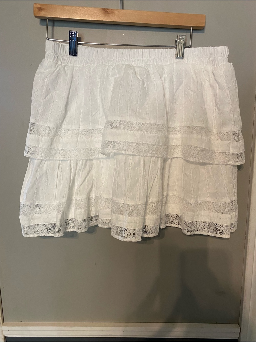 White Tiered Lace Mini Skirt Francesca’s size large new with‎ tags